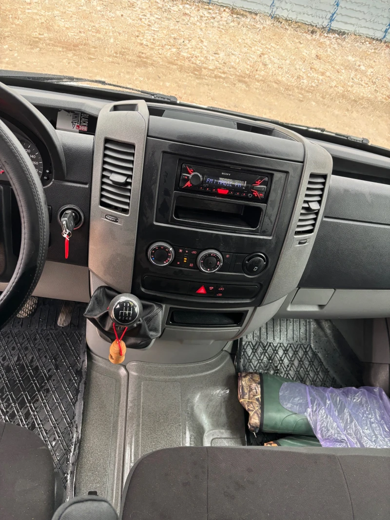 VW Crafter, снимка 8 - Бусове и автобуси - 48273792