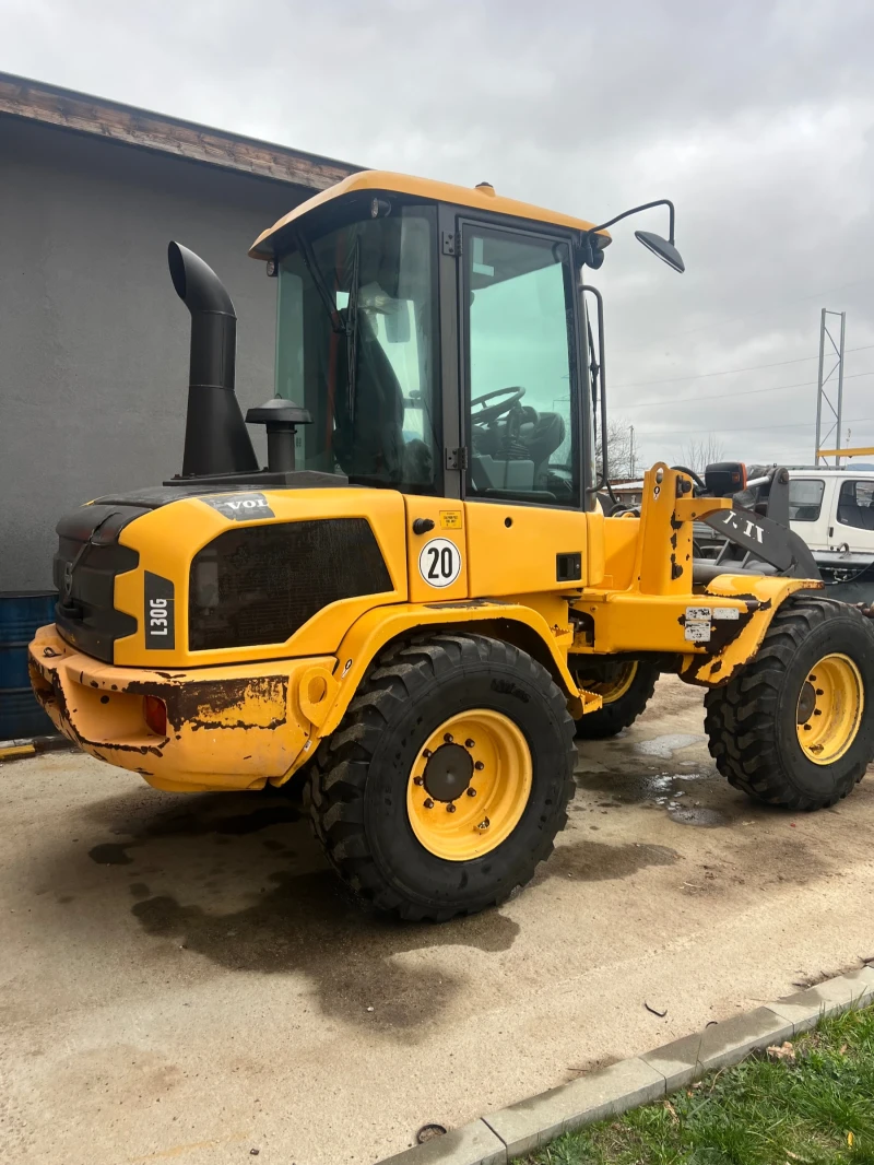 Челен товарач Volvo L30G, снимка 4 - Индустриална техника - 52367546