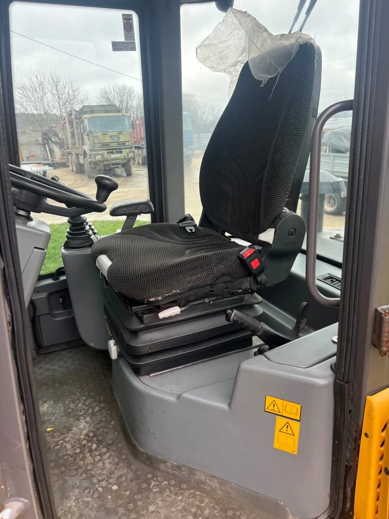 Челен товарач Volvo L30G, снимка 10 - Индустриална техника - 52367546