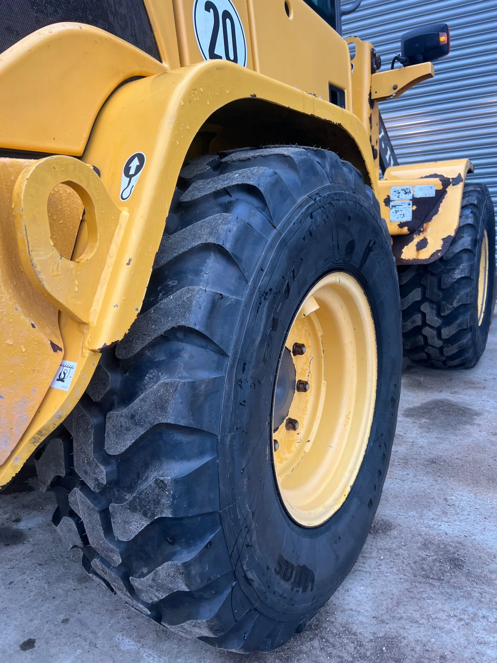 Челен товарач Volvo L30G - изображение 9