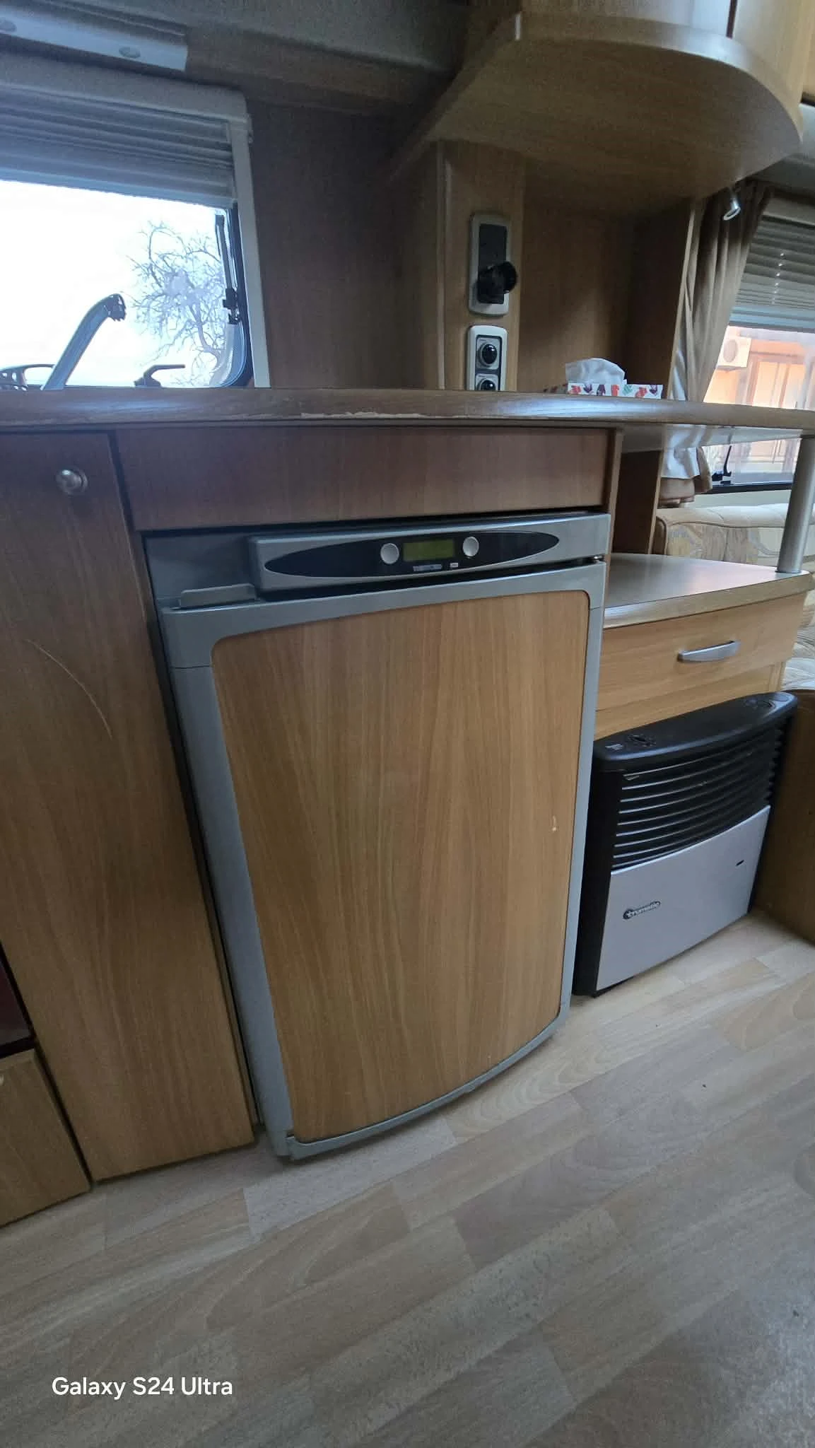 Каравана Swift Challenger, снимка 11 - Каравани и кемпери - 54095811