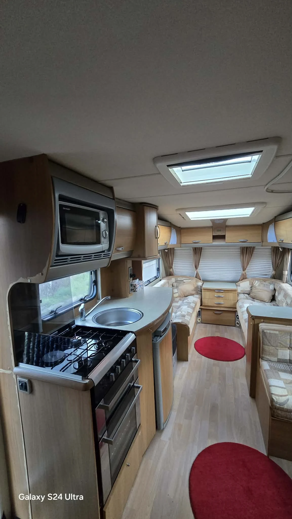 Каравана Swift Challenger, снимка 8 - Каравани и кемпери - 54095811