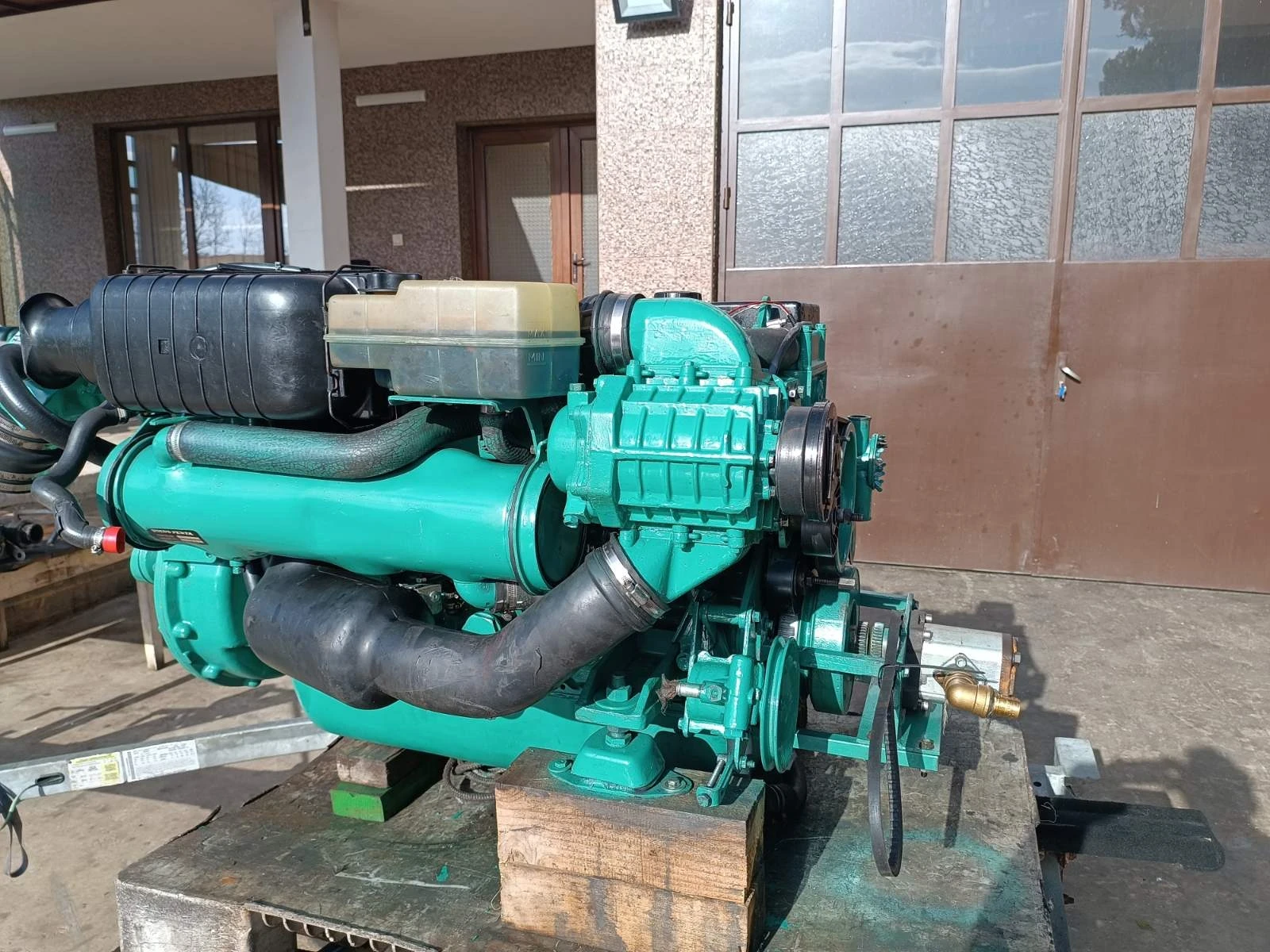 Извънбордов двигател Други Volvo KAD43 - изображение 2