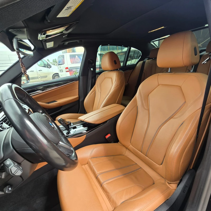 BMW 530 i xDrive/M-Pack/Harman Kardon, снимка 7 - Автомобили и джипове - 42182440