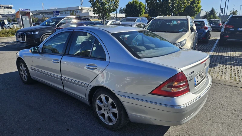 Mercedes-Benz C 270 Перфектен, обслужен, снимка 6 - Автомобили и джипове - 47856126