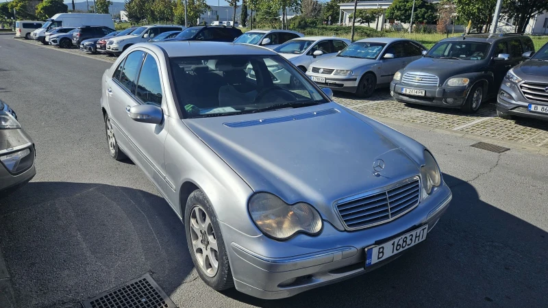 Mercedes-Benz C 270 Перфектен, обслужен, снимка 2 - Автомобили и джипове - 47856126