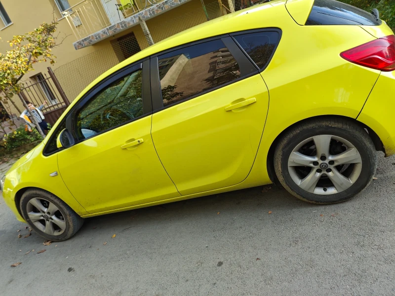 Opel Astra J, снимка 2 - Автомобили и джипове - 47657024