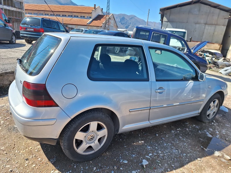 VW Golf 2.3, снимка 2 - Автомобили и джипове - 49572512