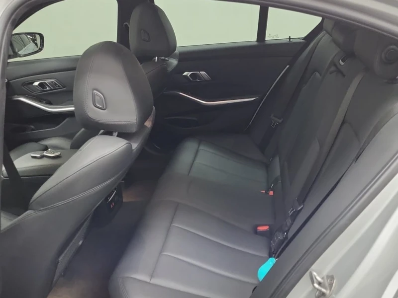 BMW 330 i xDrive 2019 * CARFAX * БЕЗ ПЪРВОНАЧАЛНА ВНОСКА, снимка 14 - Автомобили и джипове - 53059208