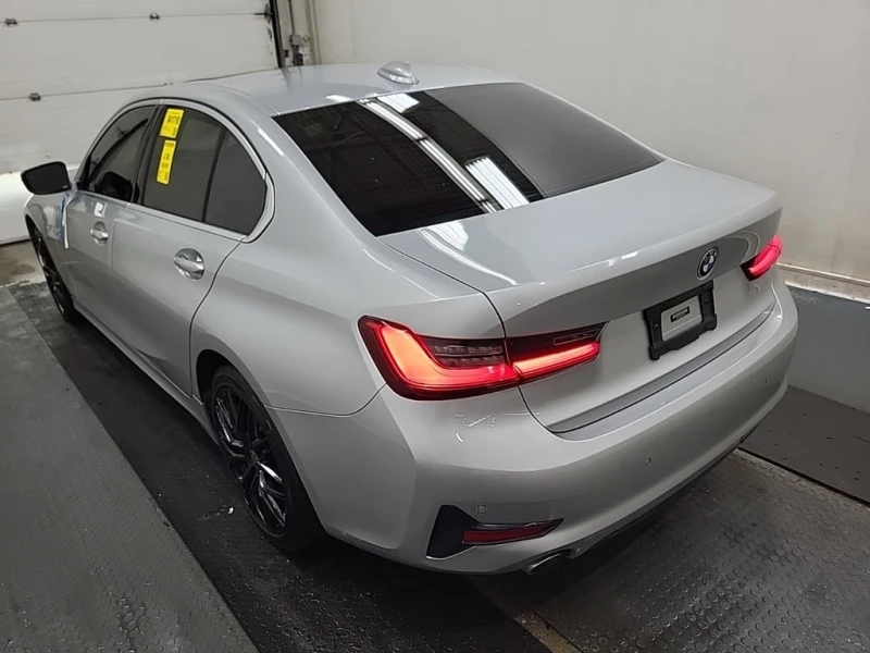 BMW 330 i xDrive 2019 * CARFAX * БЕЗ ПЪРВОНАЧАЛНА ВНОСКА, снимка 4 - Автомобили и джипове - 53059208