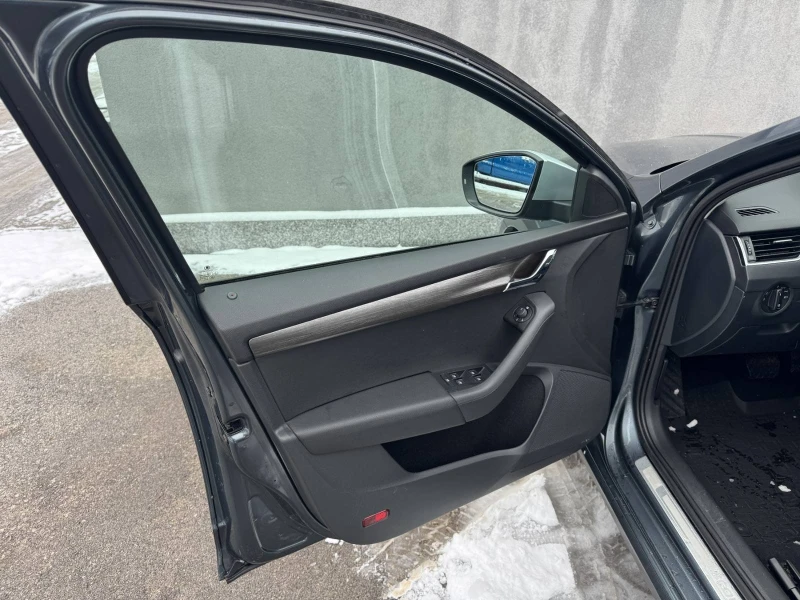 Skoda Octavia SCOUT 2.0 TDI, снимка 8 - Автомобили и джипове - 53084955