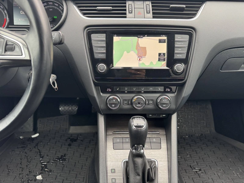 Skoda Octavia SCOUT 2.0 TDI, снимка 14 - Автомобили и джипове - 53084955