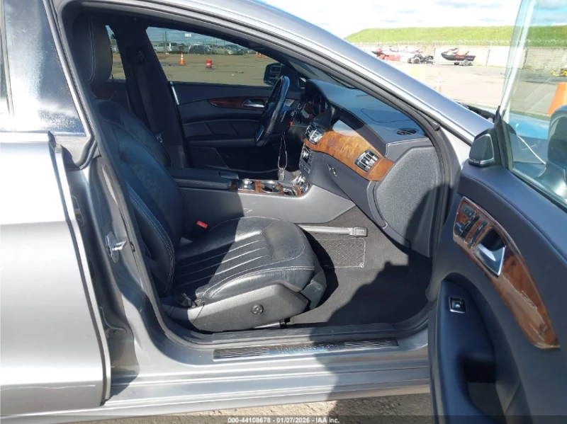Mercedes-Benz CLS 550 H&K SOUND* BACK-UP CAMERA* COOLED SEATS* , снимка 10 - Автомобили и джипове - 53457762