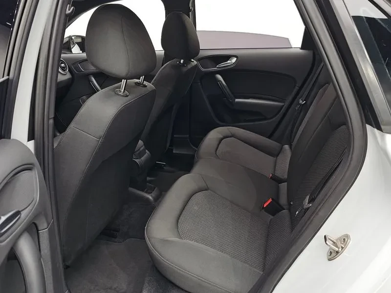 Audi A1 1.6 TDI, снимка 11 - Автомобили и джипове - 54124902