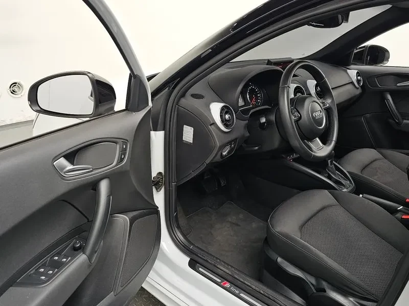 Audi A1 1.6 TDI, снимка 9 - Автомобили и джипове - 54124902