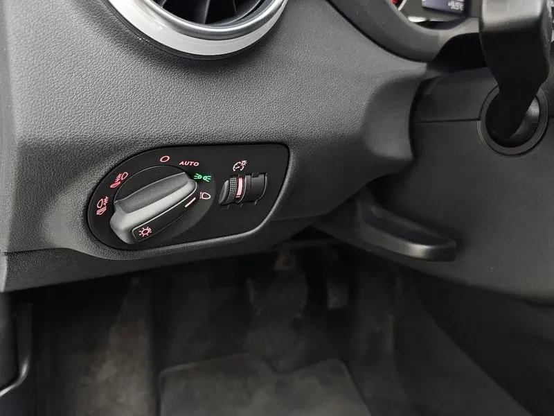 Audi A1 1.6 TDI, снимка 17 - Автомобили и джипове - 54124902