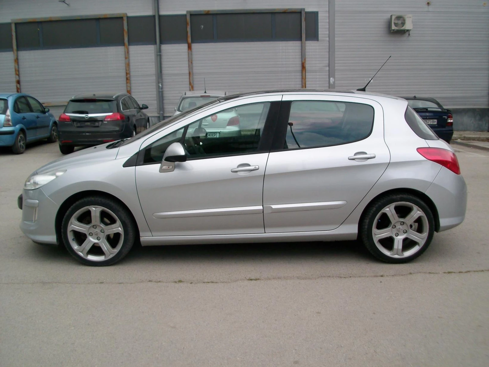 Peugeot 308 1.6i 150 ps !!!  Всички екстри за модела !!!       - изображение 8