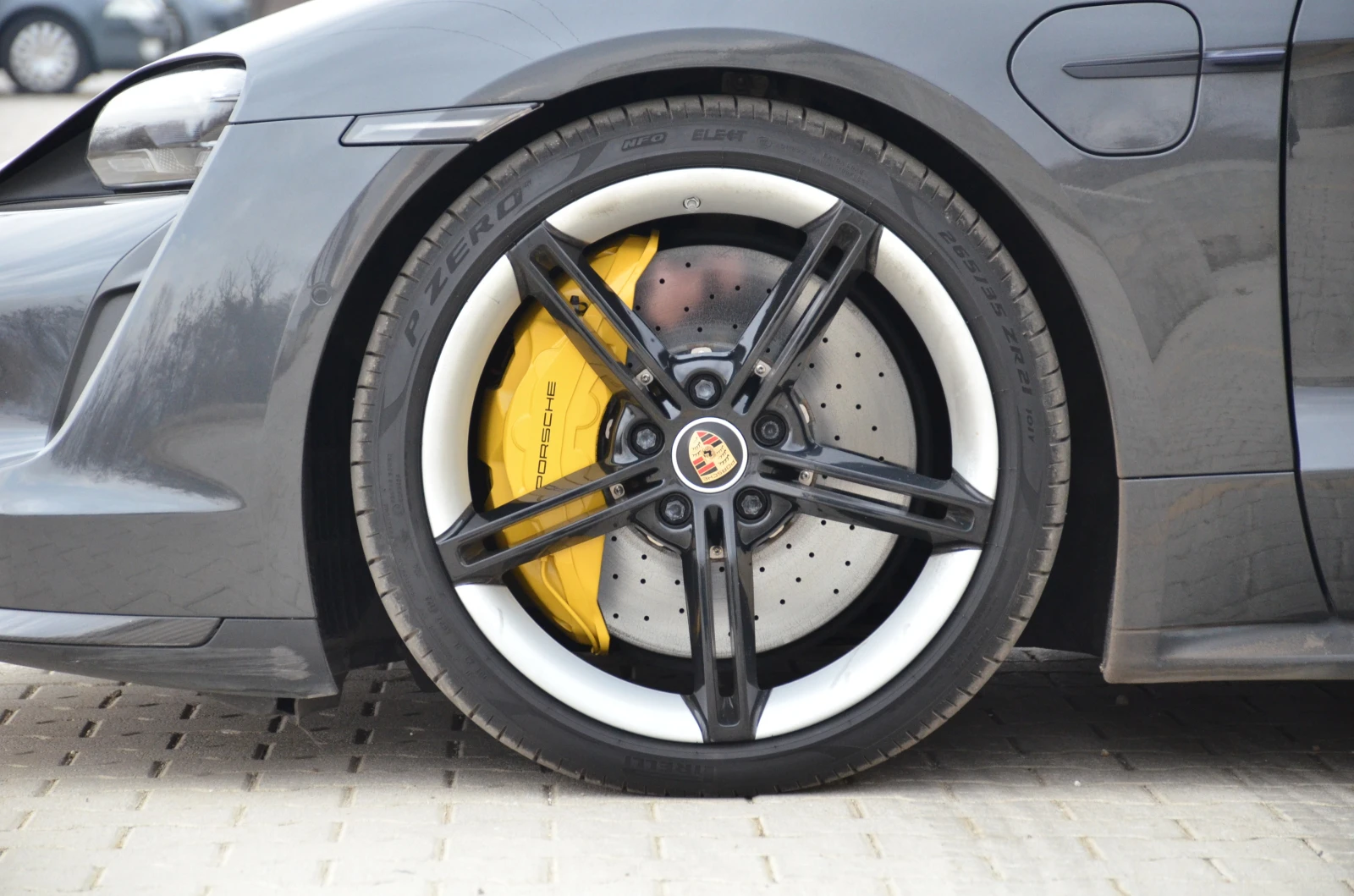 Porsche Taycan Turbo S - изображение 10