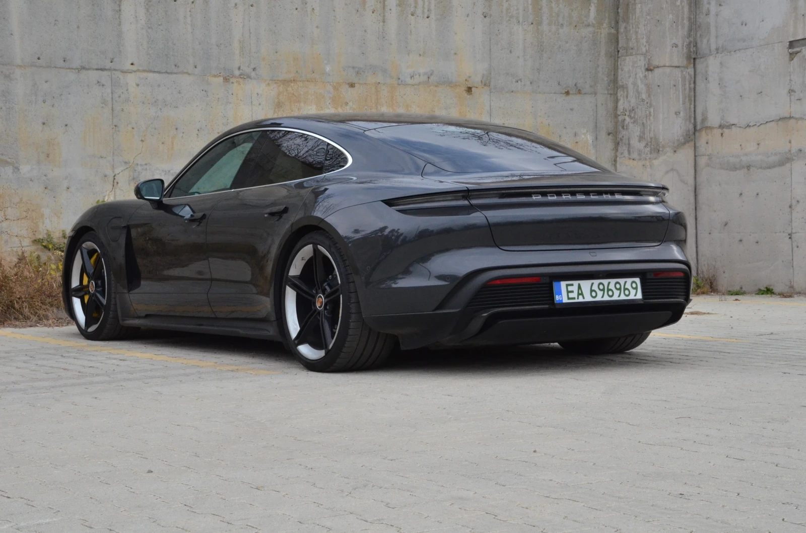 Porsche Taycan Turbo S - изображение 7