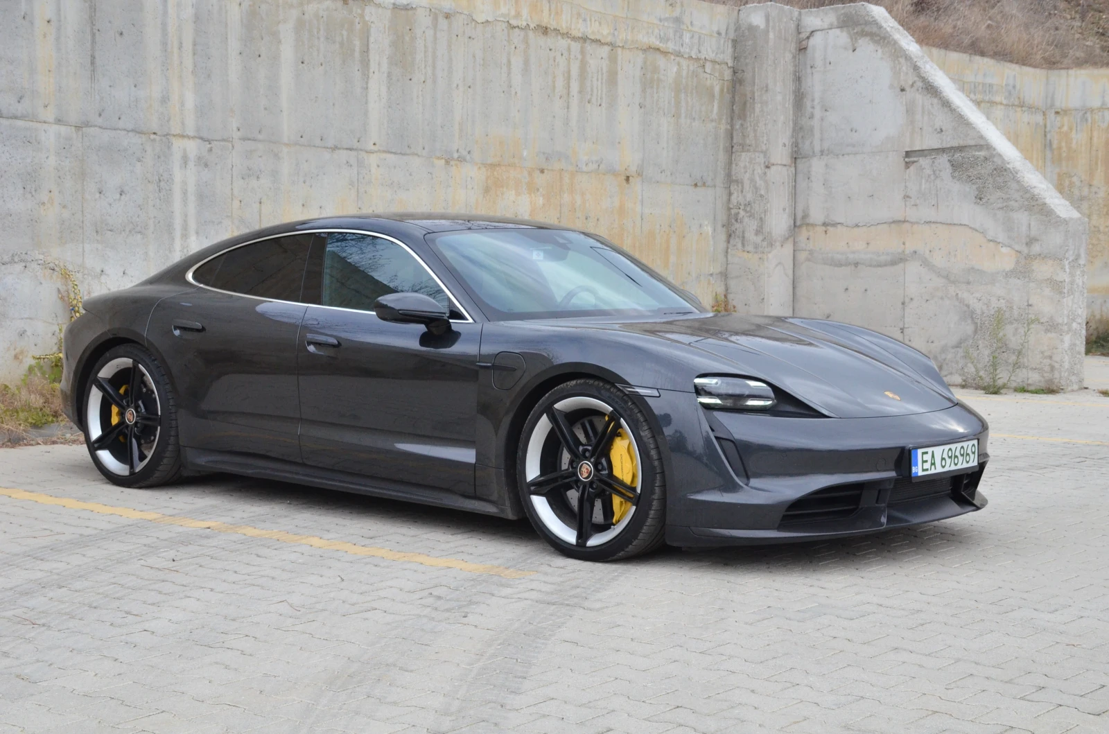 Porsche Taycan Turbo S - изображение 3