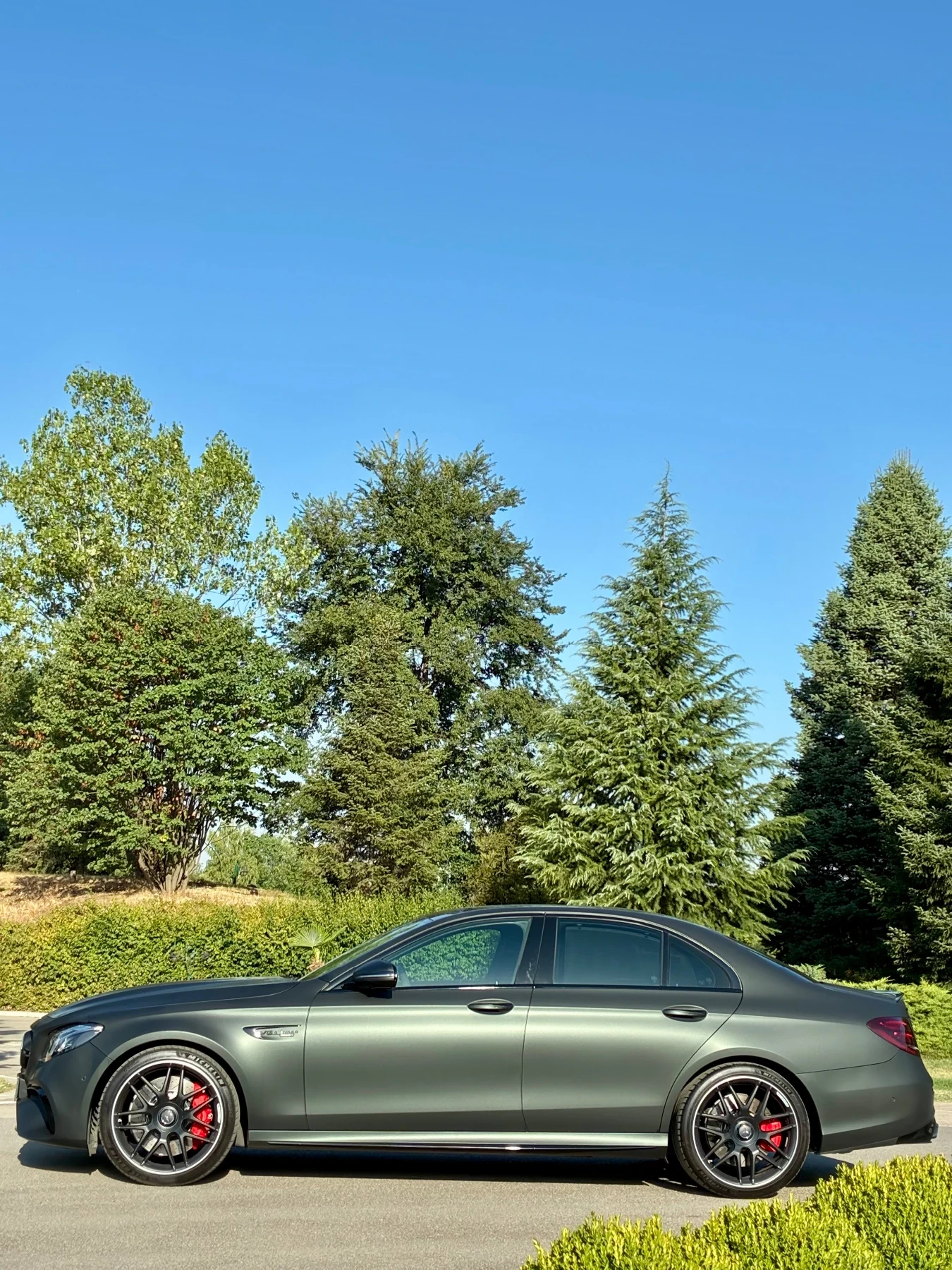 Mercedes-Benz E 63 AMG  S 4MATIC +  - изображение 4