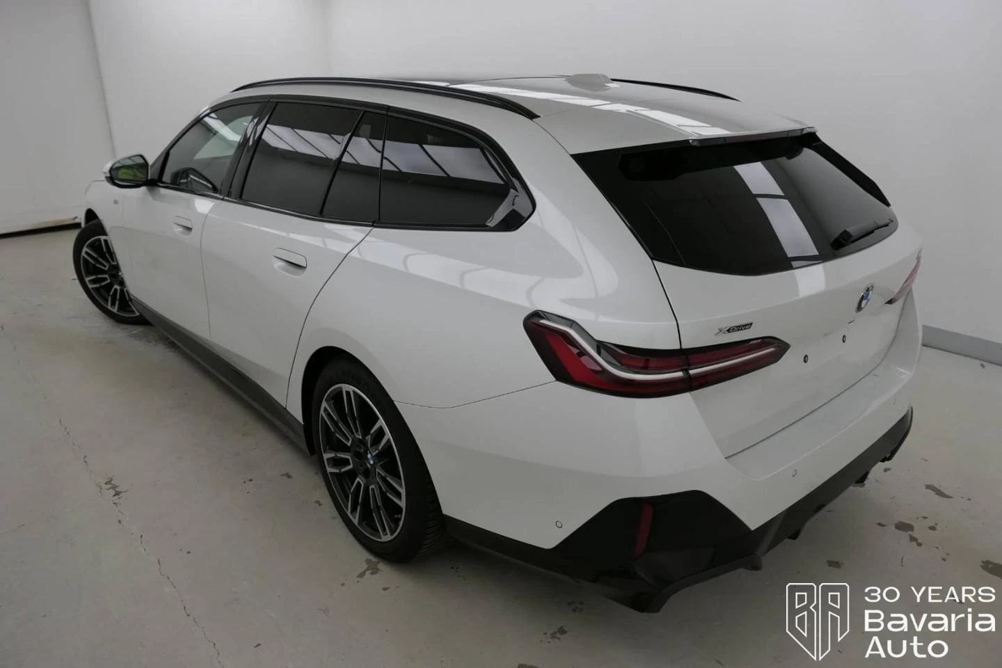 BMW 520 d xDrive Touring M Sport Paket Steptronic - изображение 3