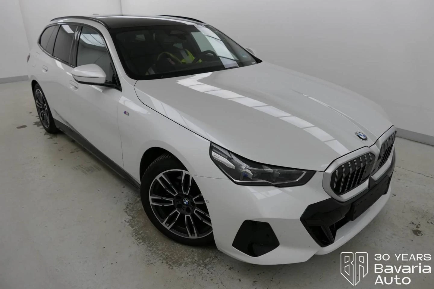 BMW 520 d xDrive Touring M Sport Paket Steptronic - изображение 2