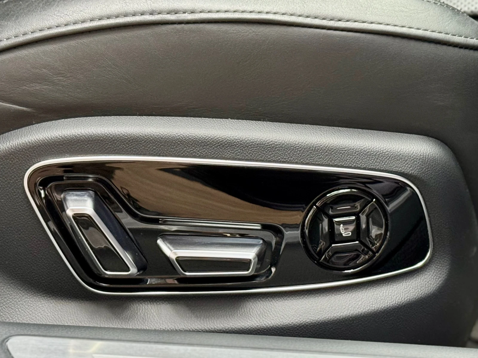 Audi A8 ПЪЛНО ДОСИЕ 131 000км. - изображение 10