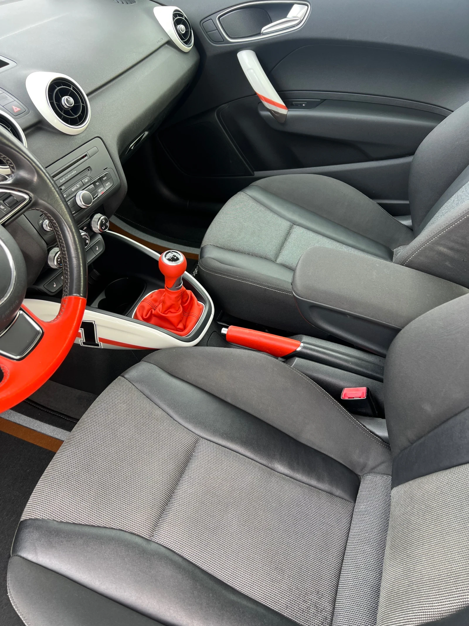 Audi A1 1.4 COMPETITION , снимка 15 - Автомобили и джипове - 54339194