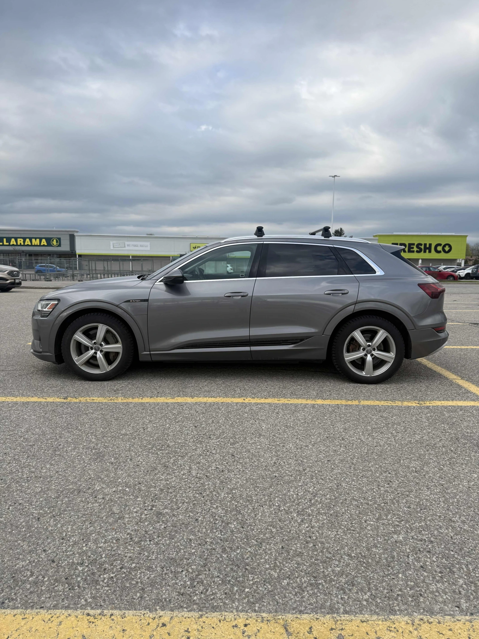 Audi E-Tron Progressiv/   ПРОГНОЗНА ЦЕНА ДО БЪЛГАРИЯ, снимка 3 - Автомобили и джипове - 55338955