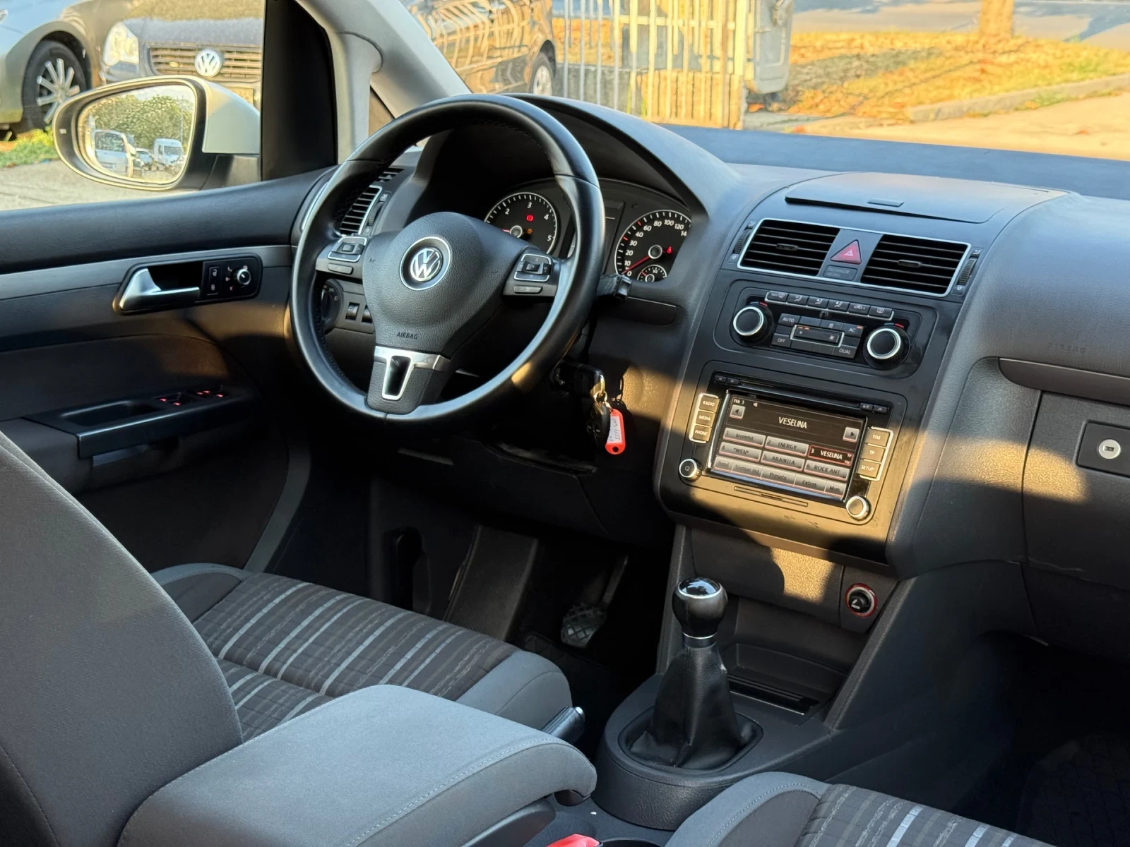 VW Touran CROSS* 2.0TDi* 6 скорости, снимка 12 - Автомобили и джипове - 55647513
