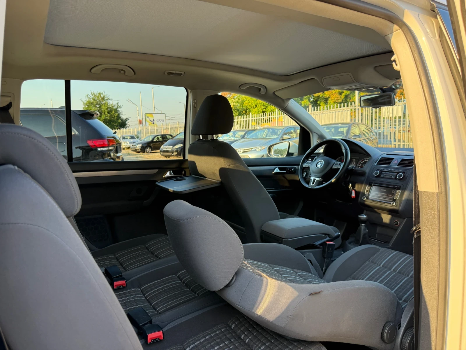 VW Touran CROSS* 2.0TDi* 6 скорости, снимка 11 - Автомобили и джипове - 55647513