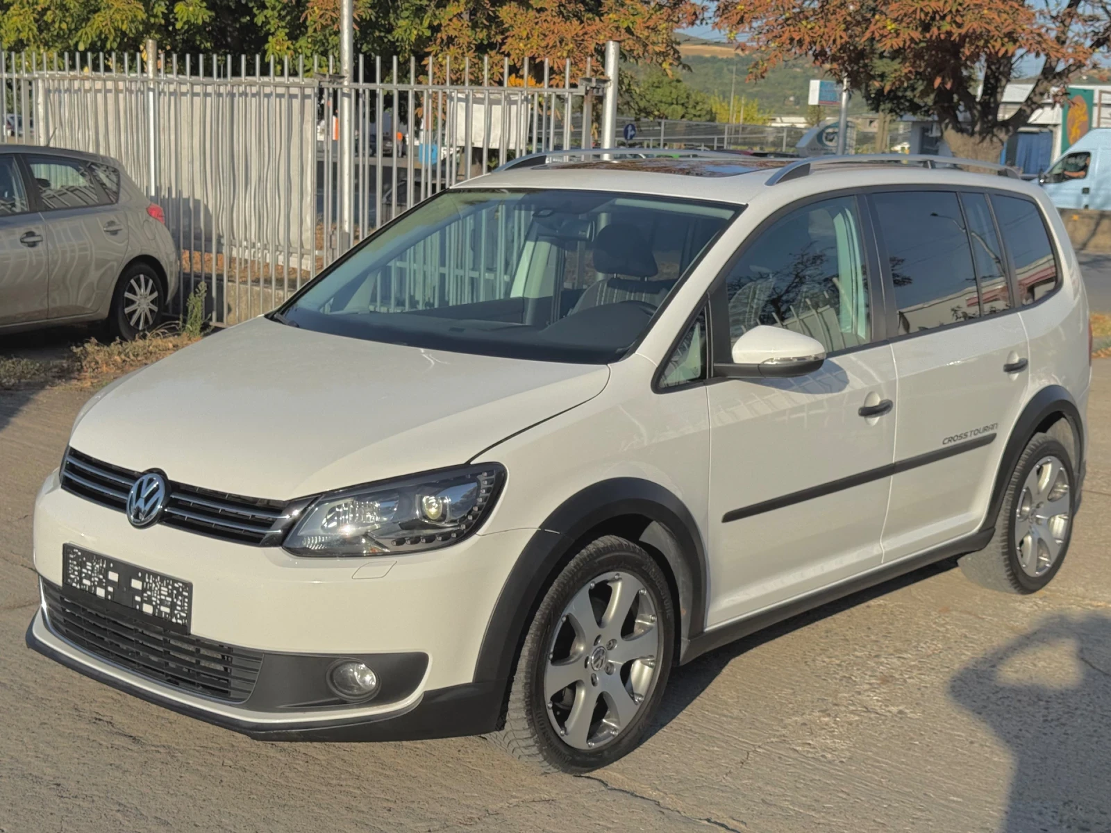 VW Touran CROSS* 2.0TDi* 6 скорости, снимка 8 - Автомобили и джипове - 55647513