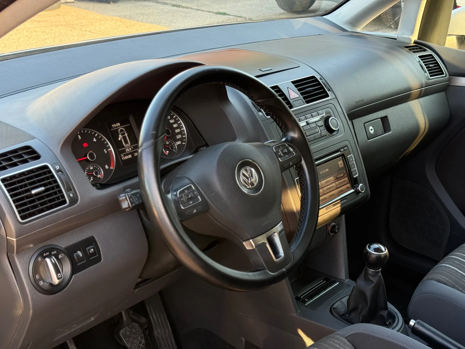 VW Touran CROSS* 2.0TDi* 6 скорости, снимка 14 - Автомобили и джипове - 55647513