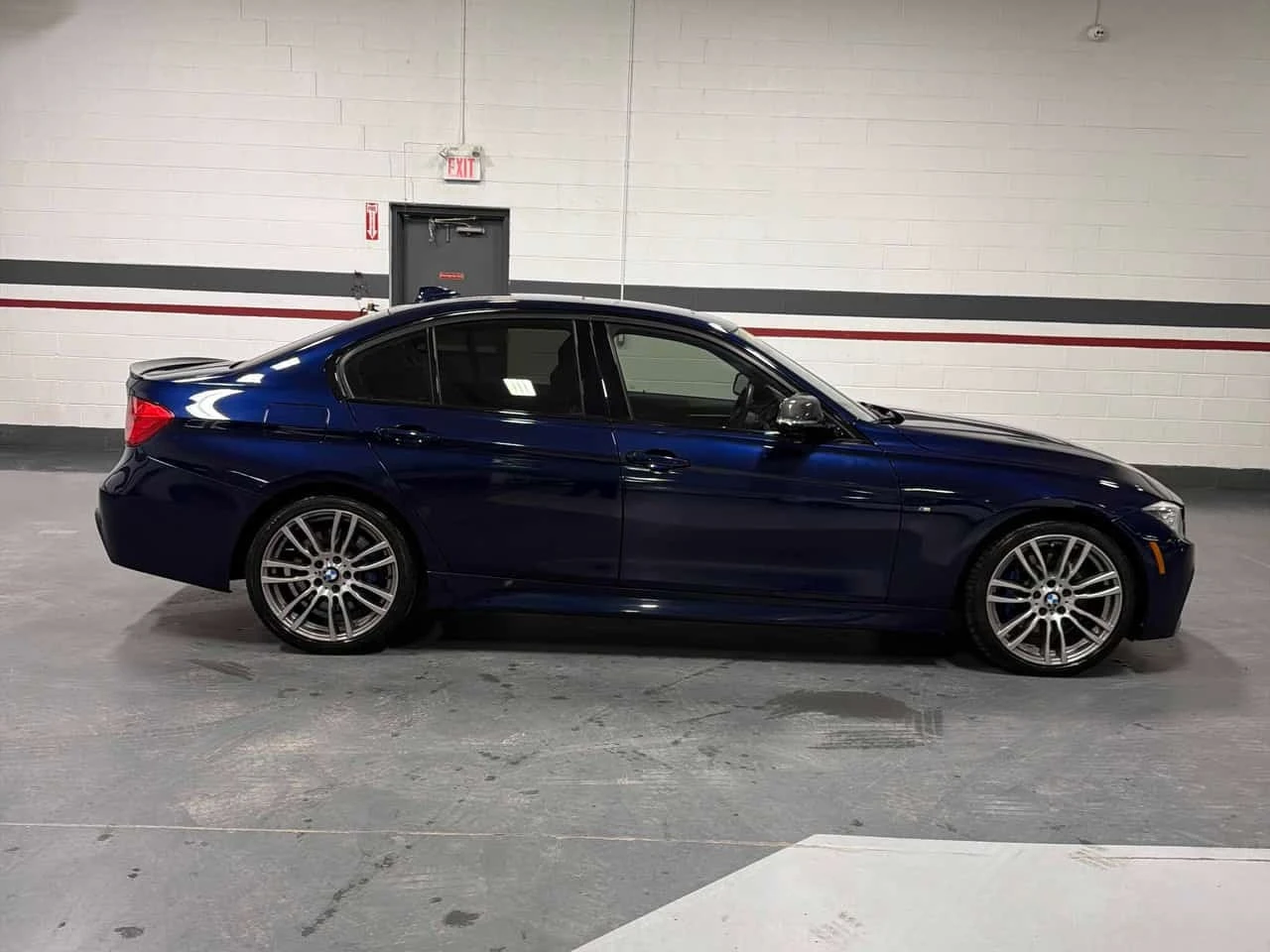 BMW 335 * 335i xDrive * CARFAX * БЕЗ ПЪРВОНАЧАЛНА ВНОСКА, снимка 3 - Автомобили и джипове - 55782436