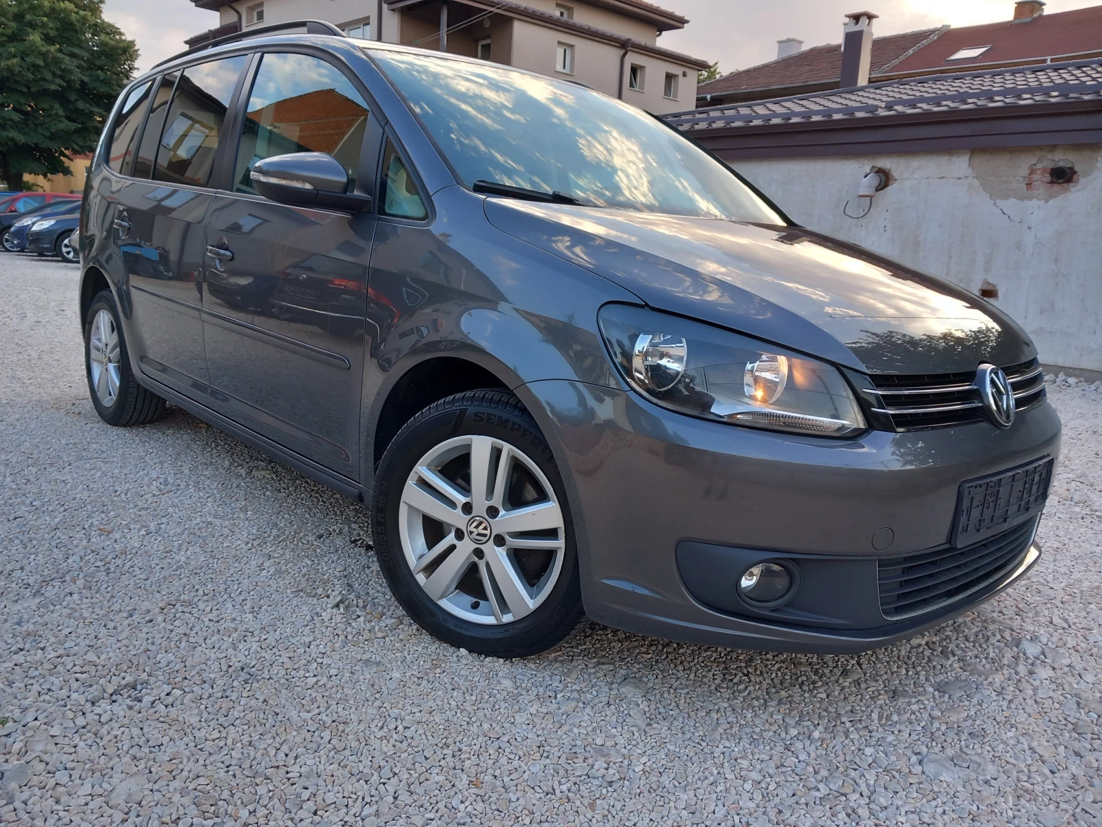 VW Touran TDI NAVI Камера, снимка 8 - Автомобили и джипове - 55805412