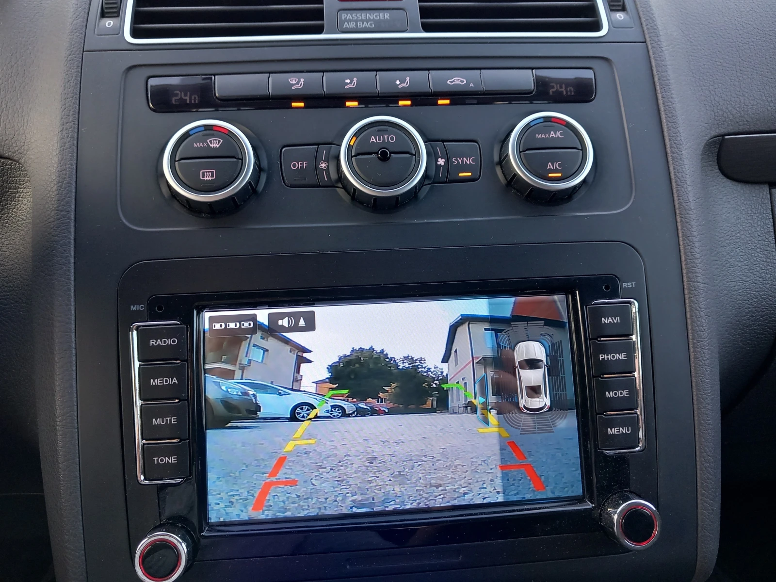 VW Touran TDI NAVI Камера, снимка 13 - Автомобили и джипове - 55805412