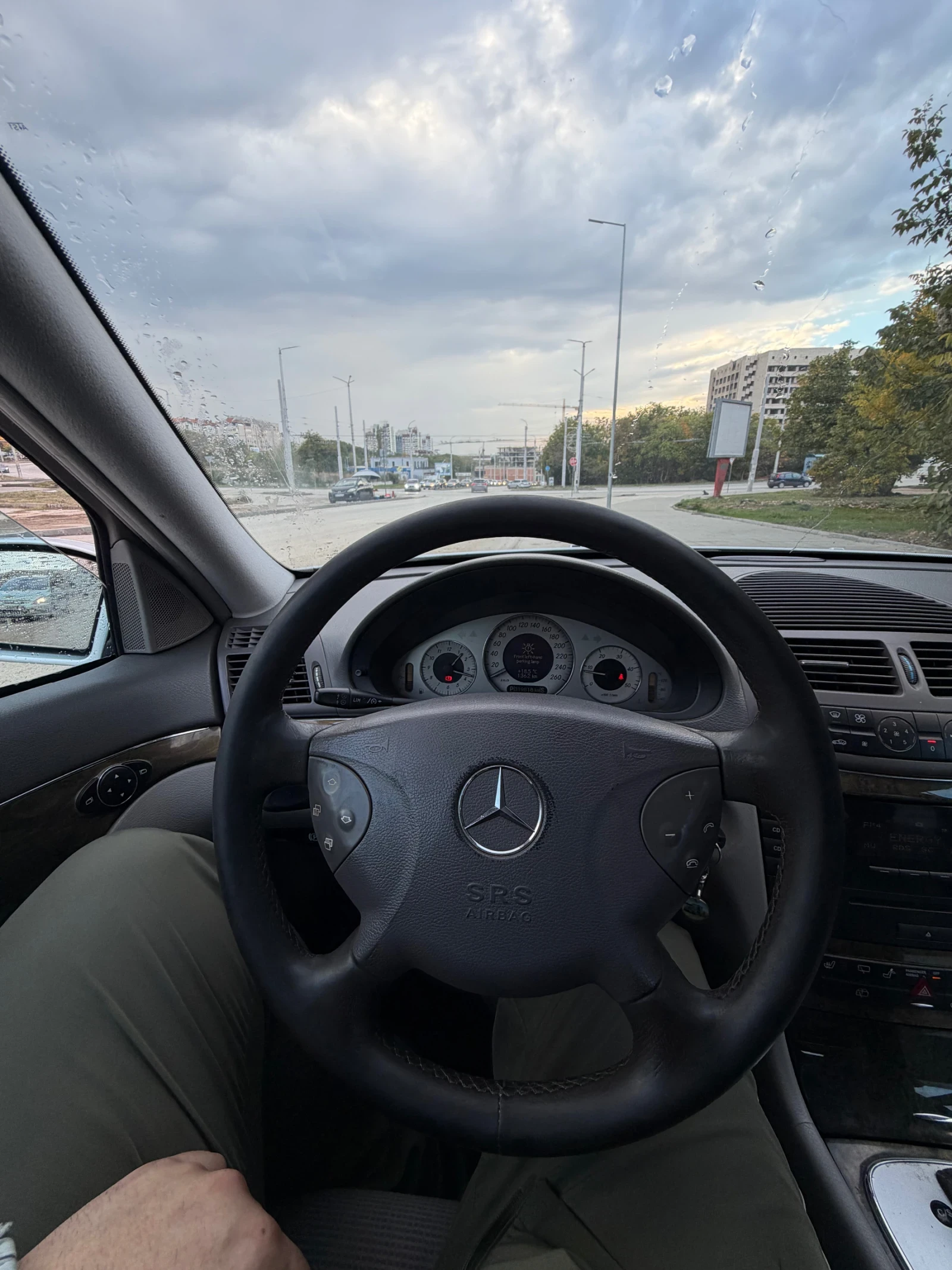 Mercedes-Benz E 220, снимка 8 - Автомобили и джипове - 56616941