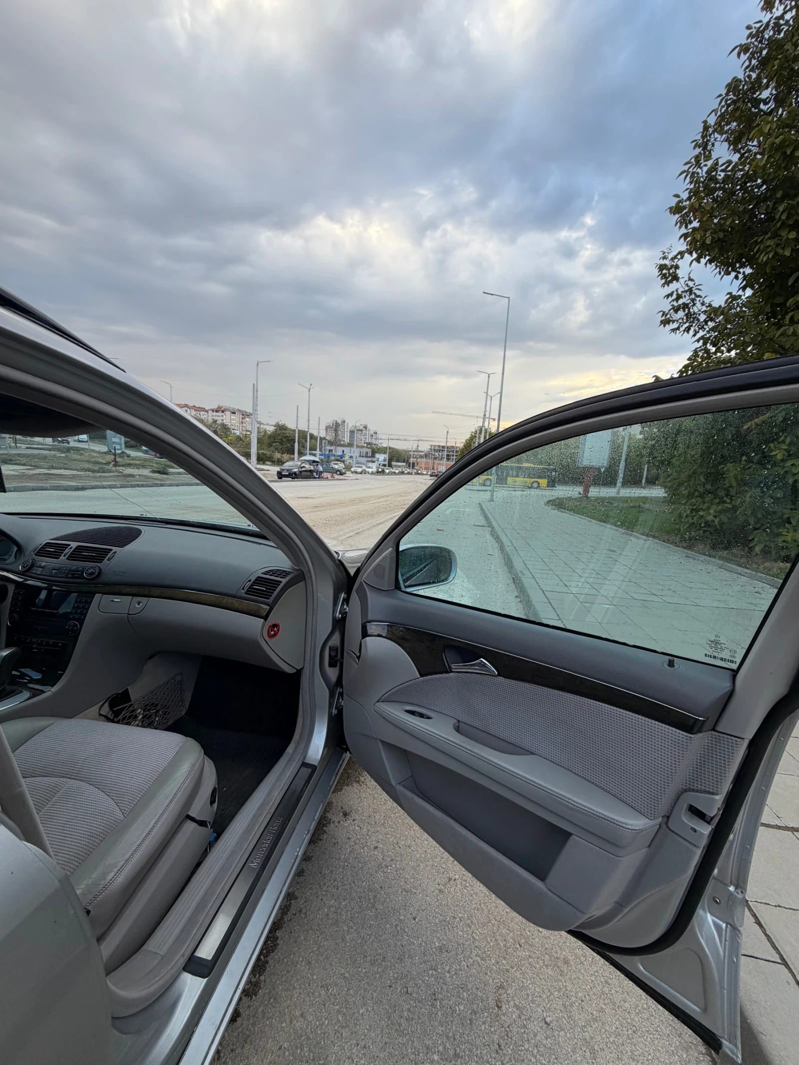 Mercedes-Benz E 220, снимка 6 - Автомобили и джипове - 56616941
