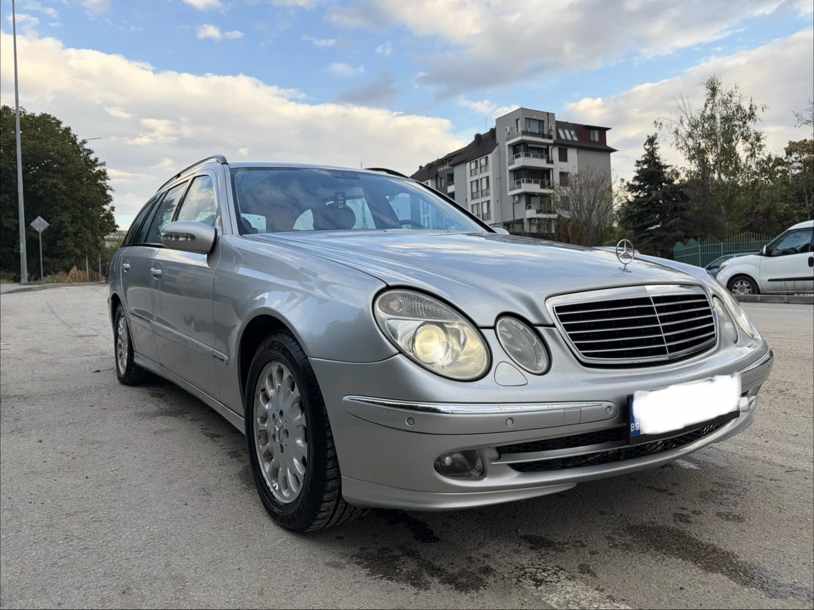 Mercedes-Benz E 220, снимка 2 - Автомобили и джипове - 56616941