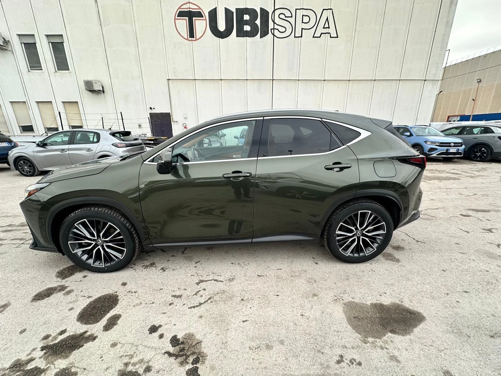 Lexus NX 450 2.5 phev Luxury 309к.с 32000км. с Гаранция 4x4 - изображение 3