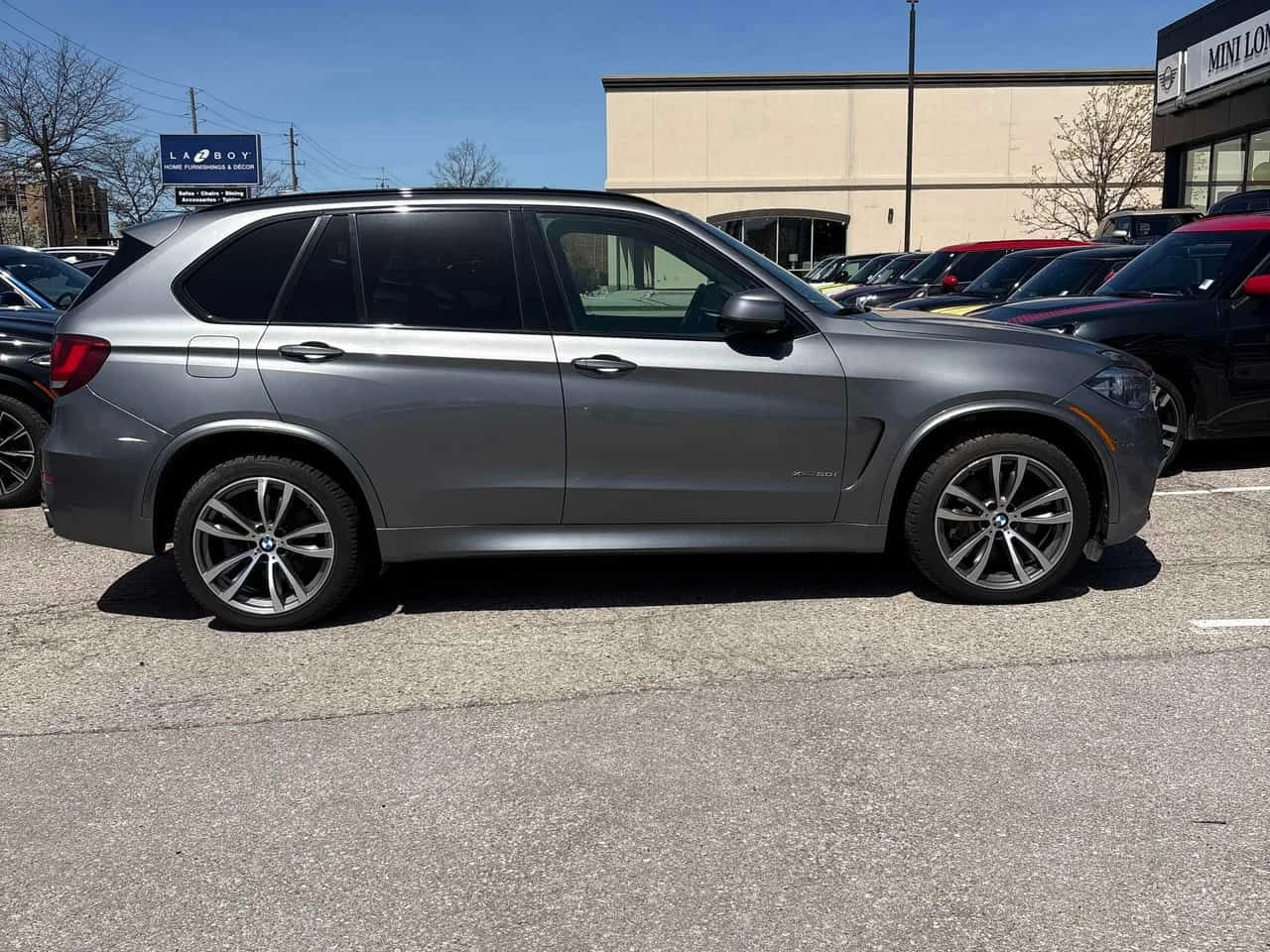 BMW X5 * xDrive50i * ПОДГРЕВИ * ПАНО * KEYLESS * CAFAX, снимка 3 - Автомобили и джипове - 54393576