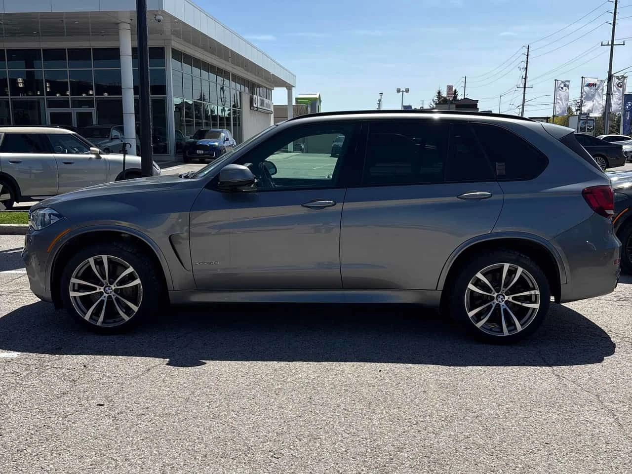 BMW X5 * xDrive50i * ПОДГРЕВИ * ПАНО * KEYLESS * CAFAX, снимка 2 - Автомобили и джипове - 54393576