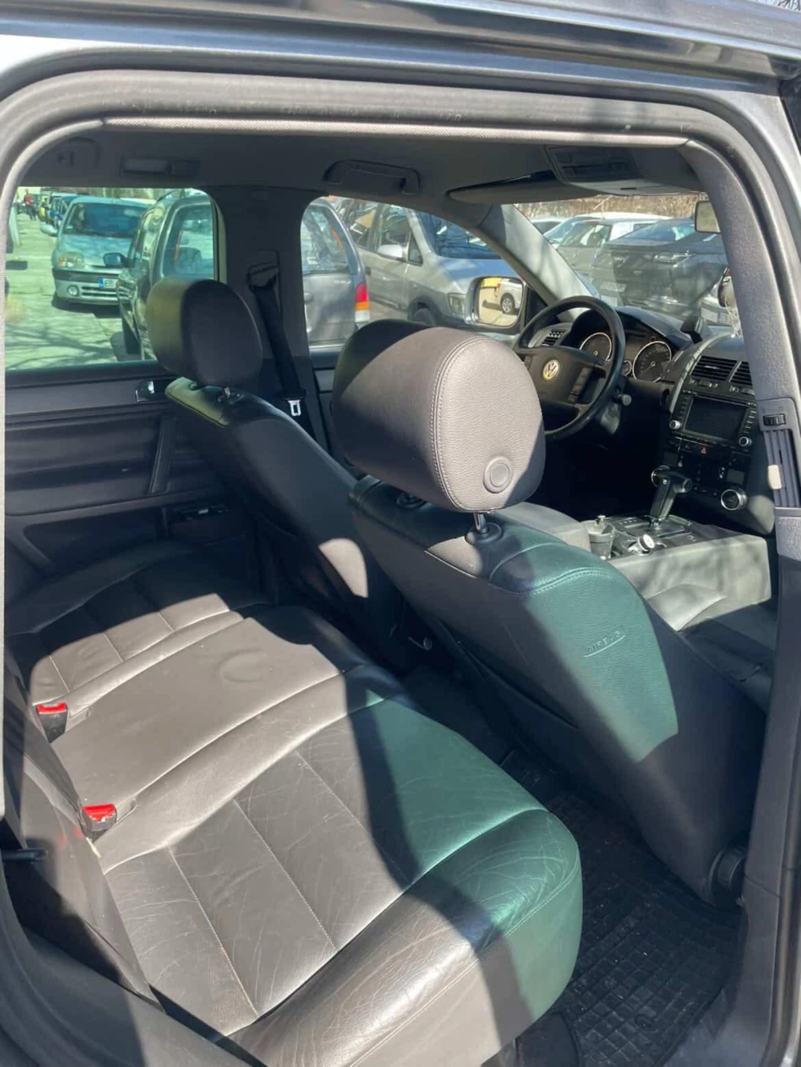 VW Touareg, снимка 6 - Автомобили и джипове - 54646031
