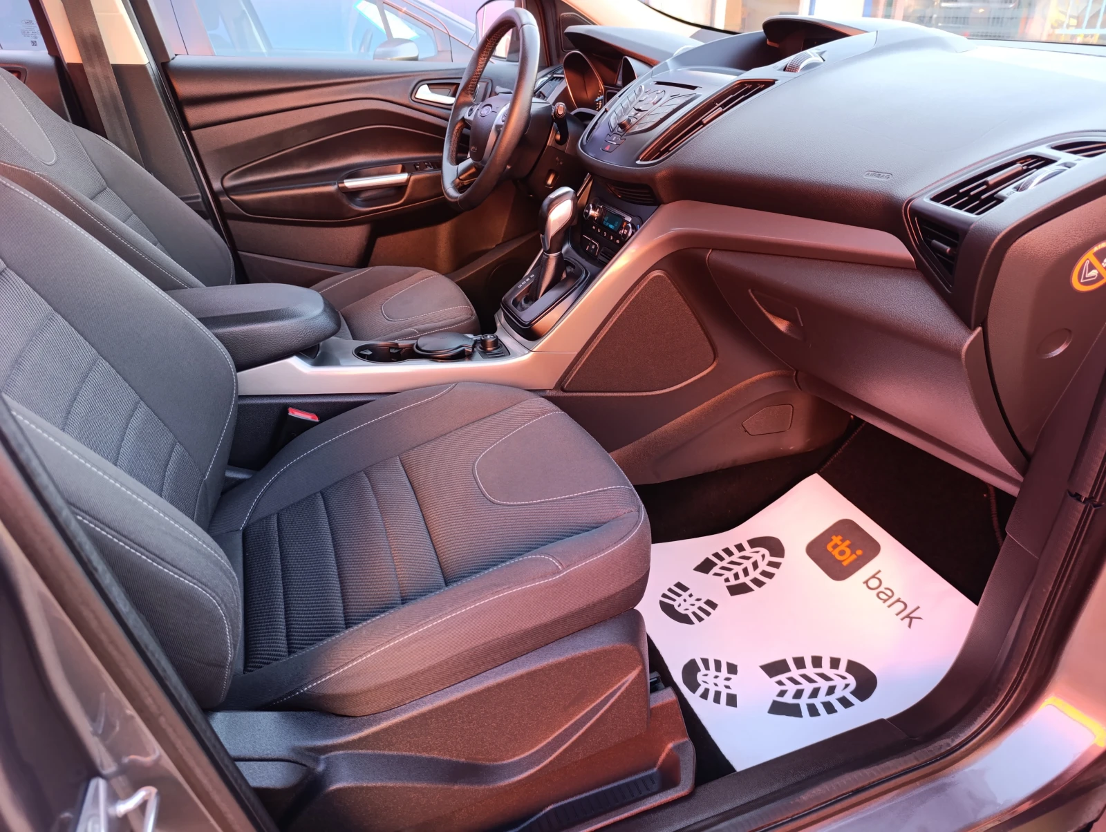Ford Kuga 1.6 SCTi 4WD, снимка 13 - Автомобили и джипове - 54856395