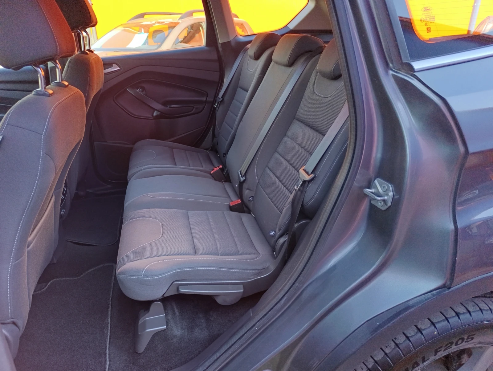 Ford Kuga 1.6 SCTi 4WD, снимка 9 - Автомобили и джипове - 54856395
