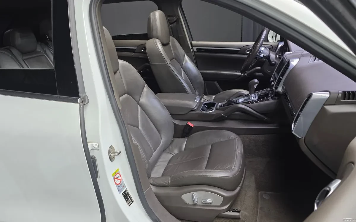 Porsche Cayenne 3.0 , снимка 11 - Автомобили и джипове - 54956100