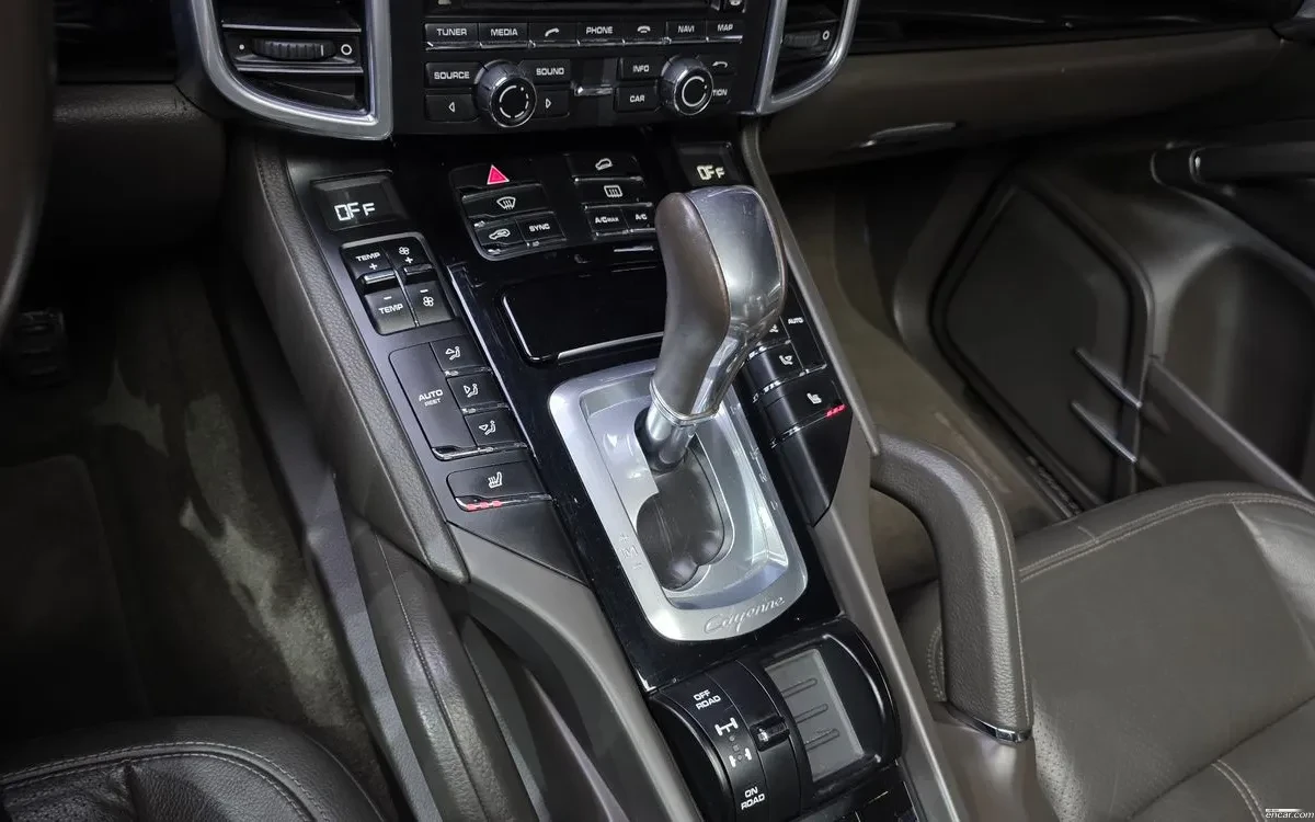 Porsche Cayenne 3.0 , снимка 8 - Автомобили и джипове - 54956100
