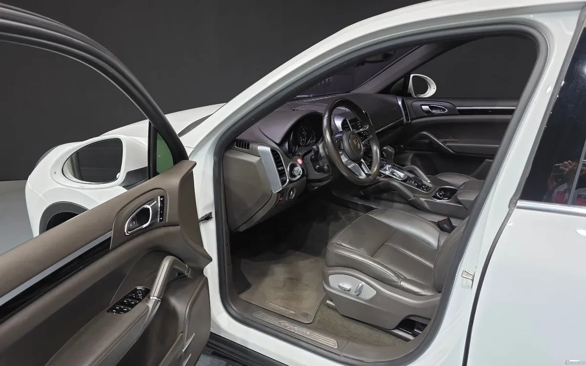 Porsche Cayenne 3.0 , снимка 9 - Автомобили и джипове - 54956100