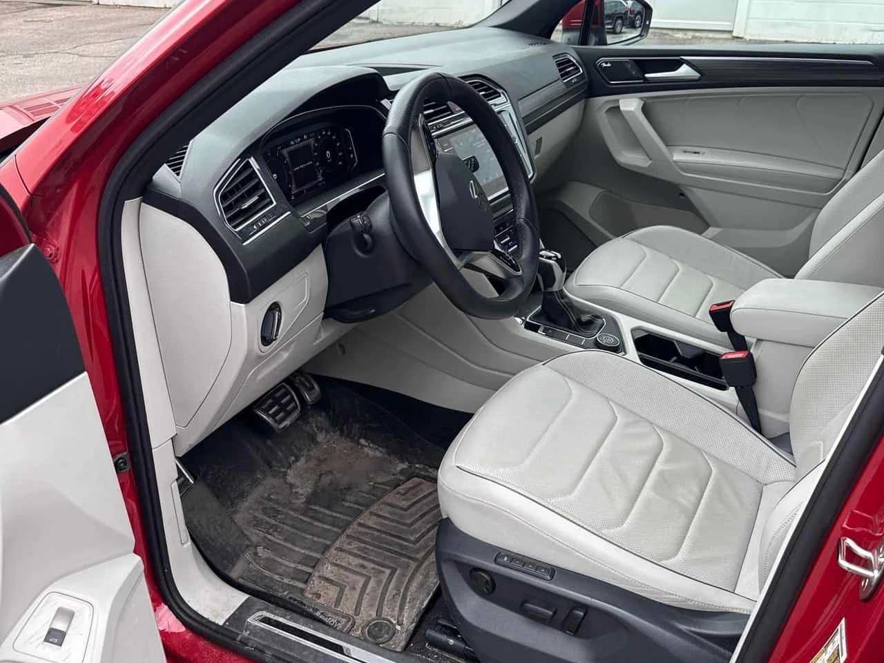 VW Tiguan * Highline R Line * CARFAX * ОПЦИЯ ЗА ФИНАНСИРАНЕ , снимка 5 - Автомобили и джипове - 55246308